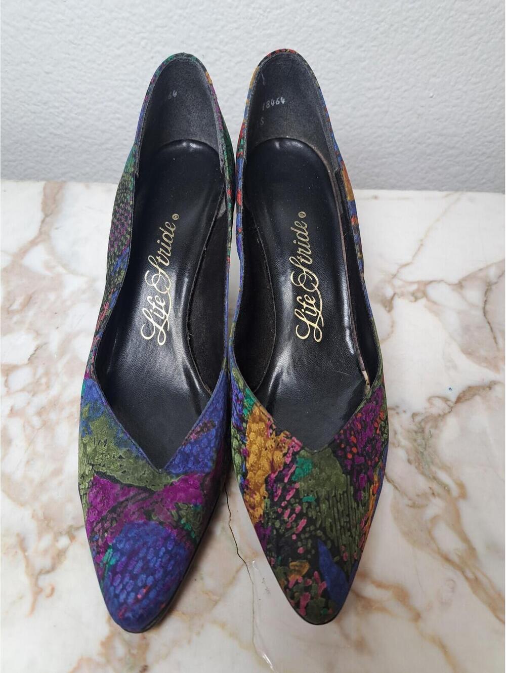 VINTAGE 90's LIFE STRIDE MULTI-COLOR Tapestry Print Pointed  Toe Heels SIZE 8